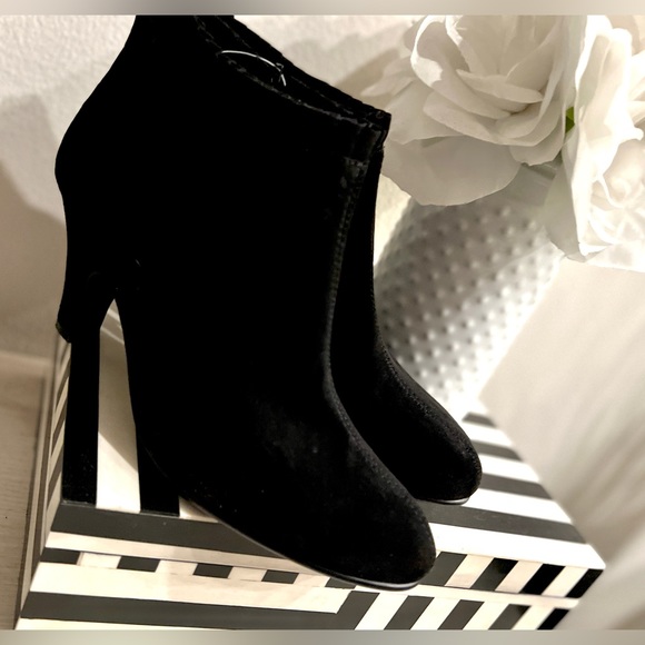 Black Ruffle Top Booties - Picture 3 of 6